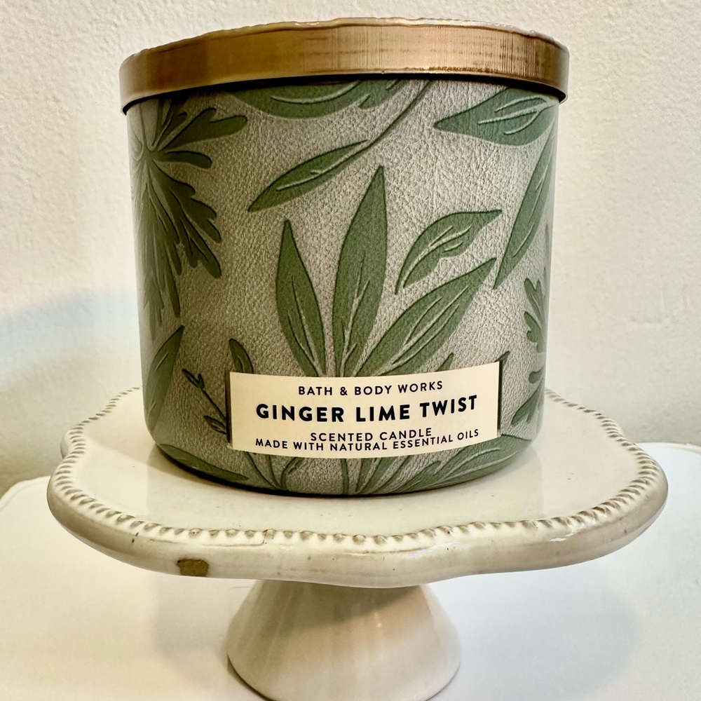 Brand new - Bath & Body Works 3-Wick candle